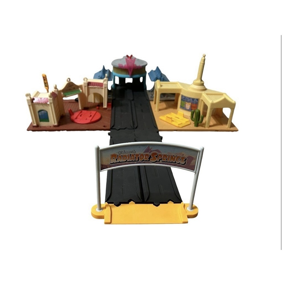Disney Pixar Cars On The Road Radiator Springs Playset w/Lightning McQueen/Mater